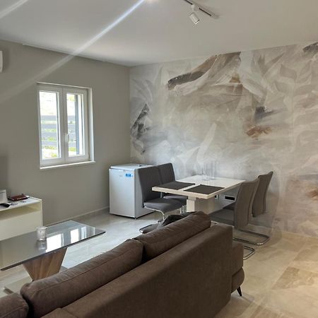 Apartman Linda Apartment Крес Екстериор снимка